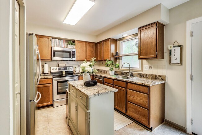 Building Photo - COMINGS SOON - Beautifully Updated Winchester-Built Townhome Backing to Serene Parkland.