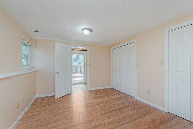 Building Photo - 5951 Staffordshire Cir