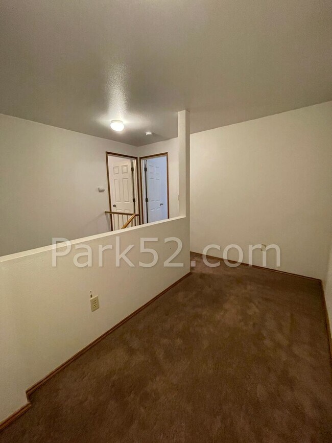 Building Photo - 2 Bedroom Townhome in Gig Harbor