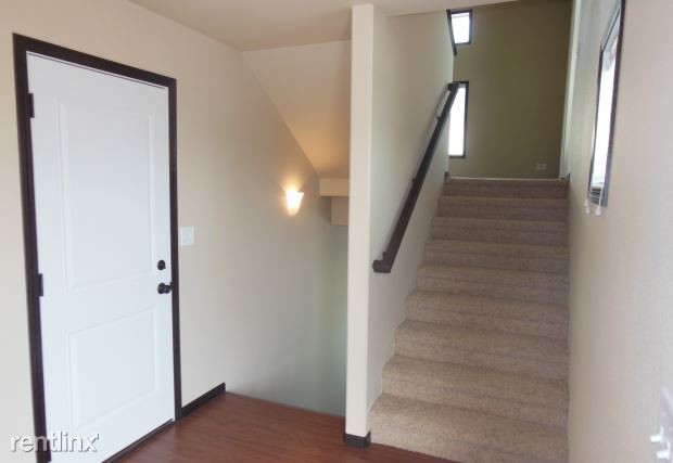Building Photo - 3 br, 3 bath Townhome - Evelyn Acres