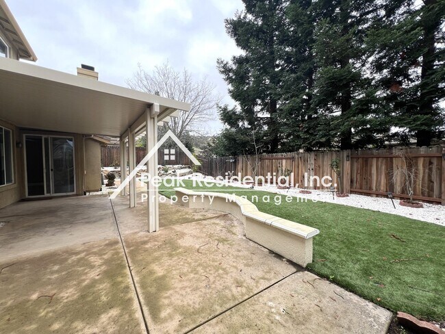 Building Photo - Beautiful Empire Ranch 5bd/3ba Home with 3 Car Garage - Must See