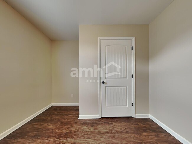 Building Photo - 5883 Savannah Pky