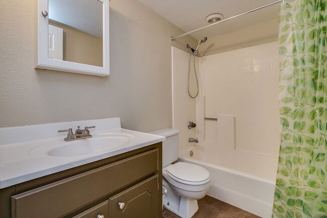 Building Photo - 460 N 64th Pl