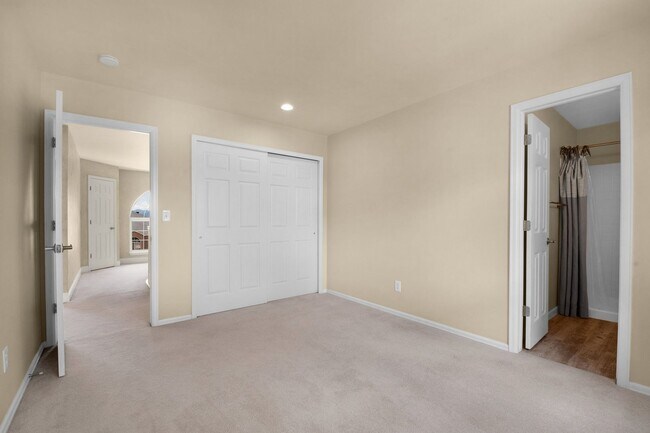 Building Photo - 2420 Regal View Ct