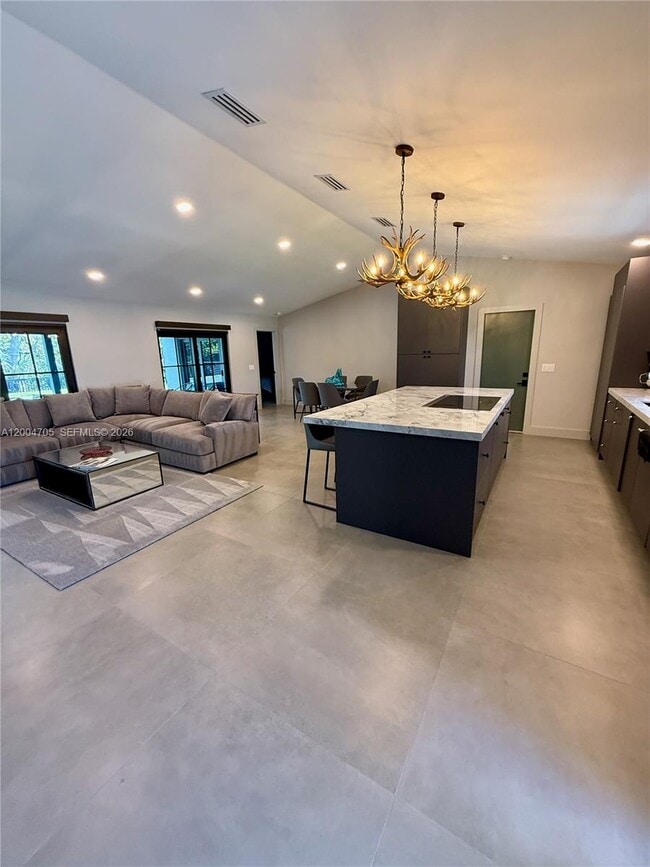 Building Photo - 1304 Stratford St