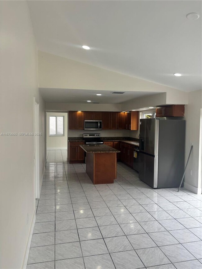 Building Photo - 9435 SW 144th Ct