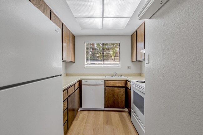 Building Photo - Stylish End-Unit Condo l Private Patio l Community Pool