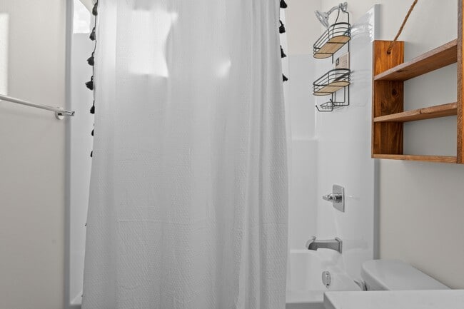 Building Photo - 5175 SE 28th Ave