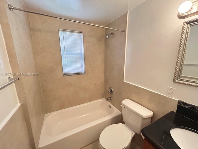 Building Photo - 2880 Pine Tree Dr