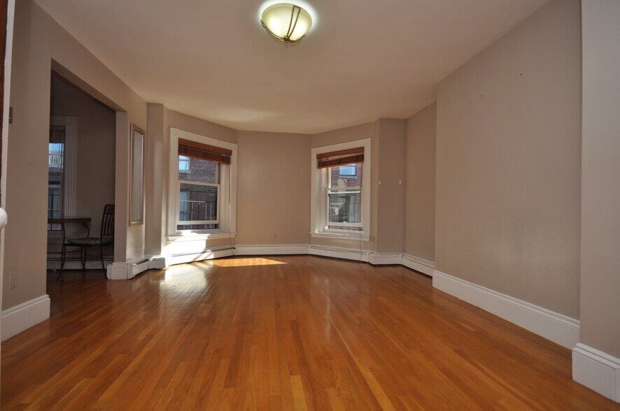 Building Photo - 218 Newbury St