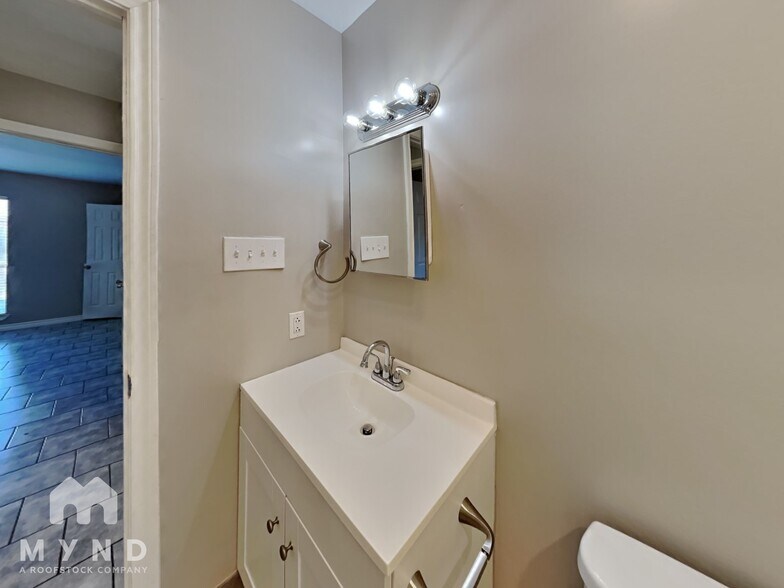 Building Photo - 1701 Cardinal Dr