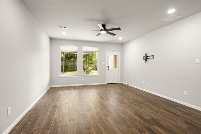 Building Photo - 104 Winged Elm Ct