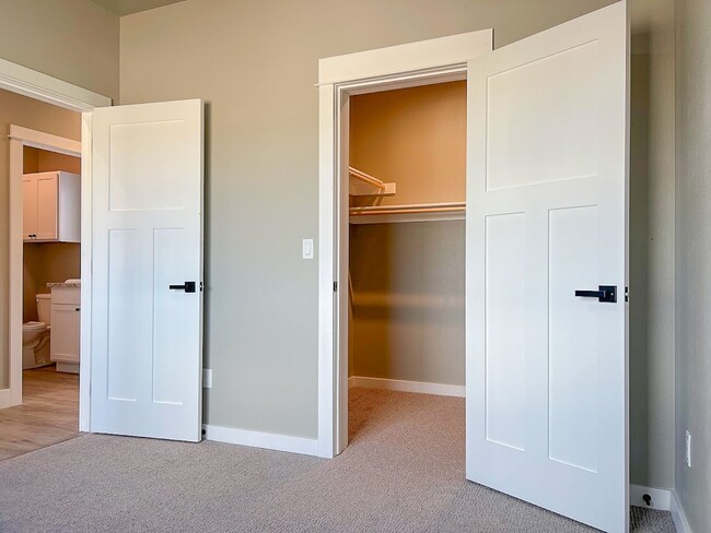 Building Photo - Pet Friendly 2 bed/ 1 bath unit at Soldier Ridge!