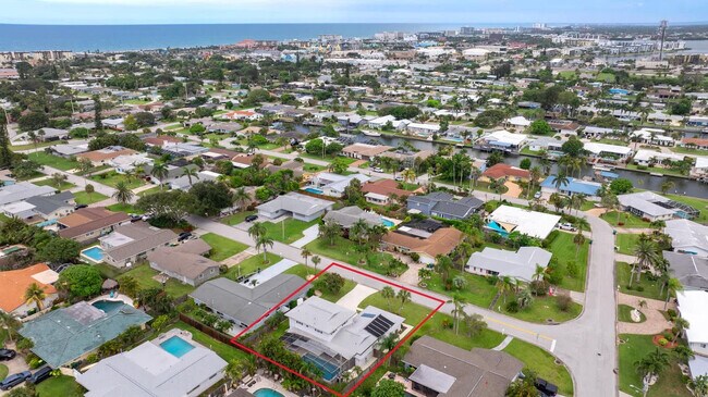 Building Photo - 366 W Osceola Ln