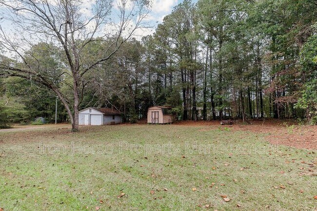 Building Photo - 1110 Maple Cir