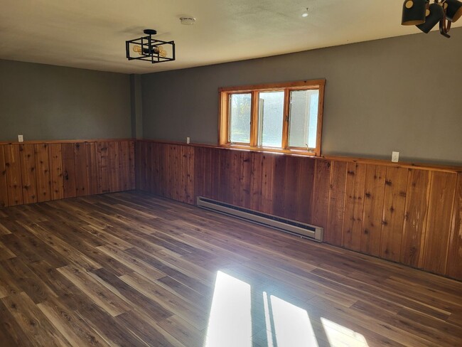 Building Photo - 4 Bedroom in desirable South Bozeman