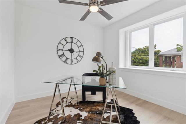 Building Photo - 1000 W 10th St