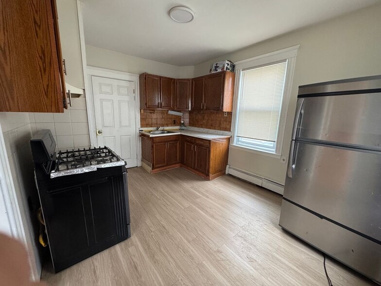 Primary Photo - 26 Hanover St