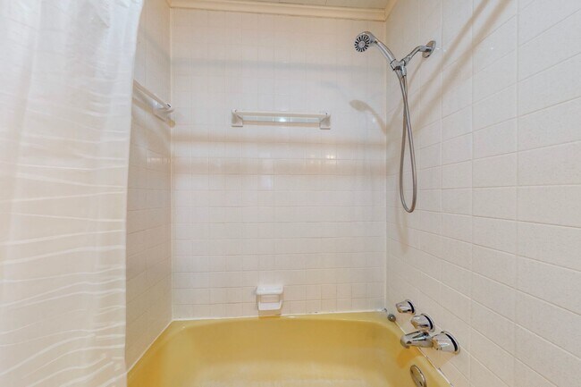 Building Photo - Charming 3-Bedroom Gem with Mid-Century Fl...