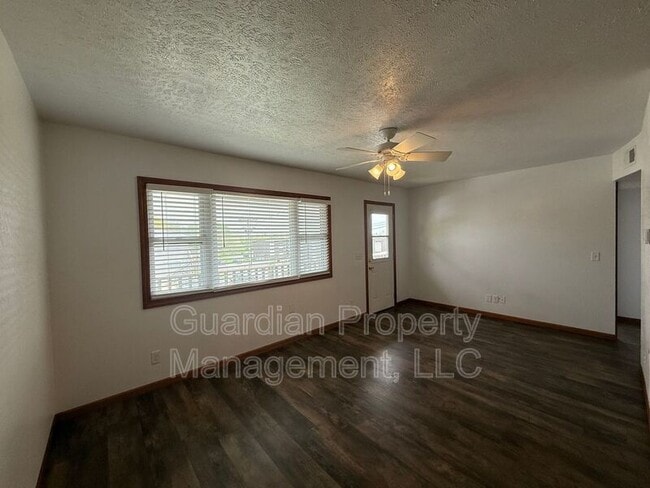 Building Photo - 1145 N College Dr