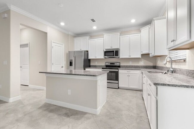Building Photo - LIKE NEW Townhome in Willow Square