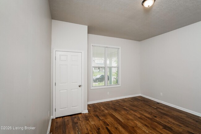 Building Photo - 3819 River Park Dr