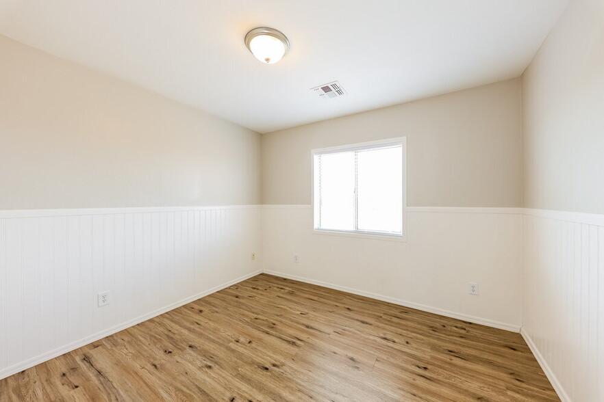 Building Photo - 12605 W Corrine Dr