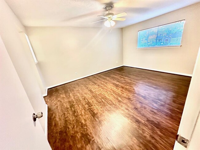 Building Photo - 7238 Woodfern Dr