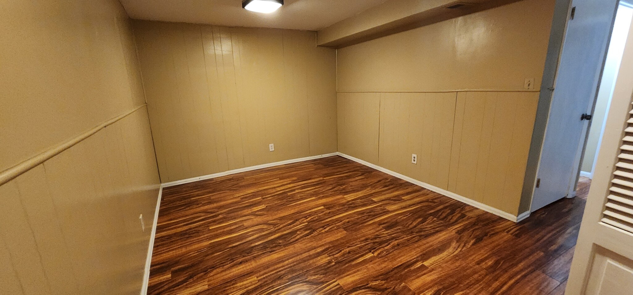 Building Photo - 188 Paris Cir