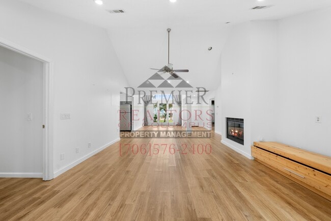 Building Photo - 2250 Rock Springs Ct