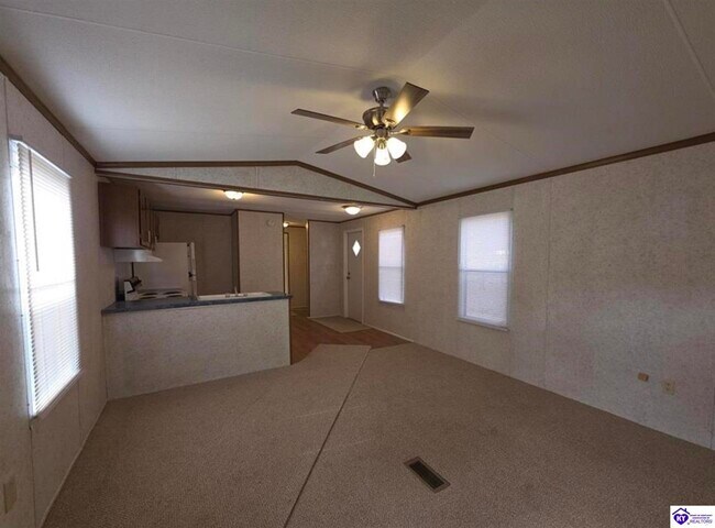 Building Photo - 412 Oak Ridge Dr