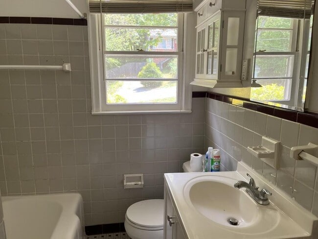 Building Photo - 549 Alpine Way