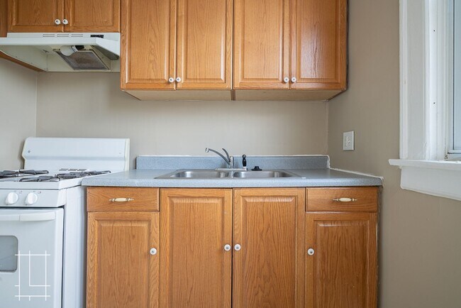 Building Photo - 2487-2491 Summit St.