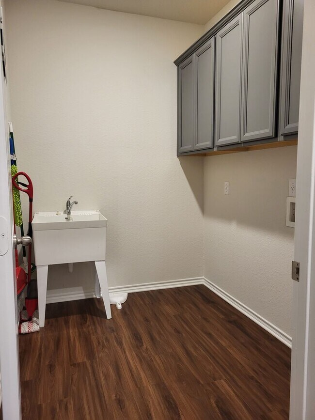 Building Photo - Ready for Move-In