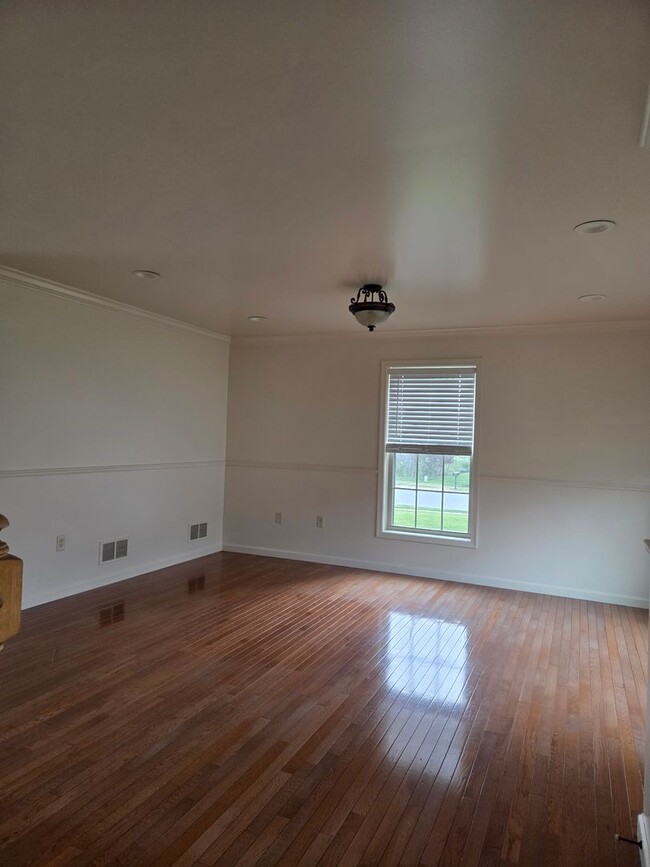 Building Photo - 110 Smith Rd