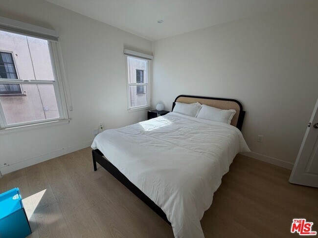 Building Photo - 1546 S Ogden Dr