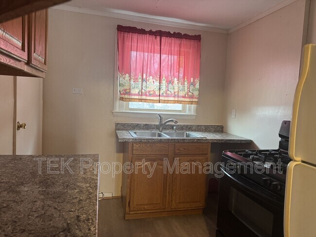 Building Photo - 105-107-107 Bidwell Terrace