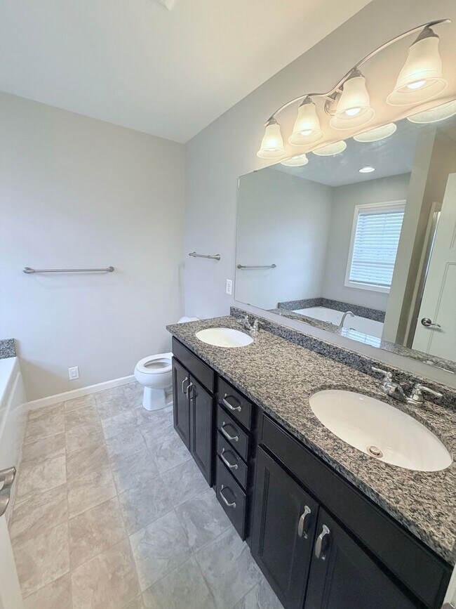Building Photo - Gorgeous 3BR Home in the Coveted Dancing Waters Community of Woodbury!