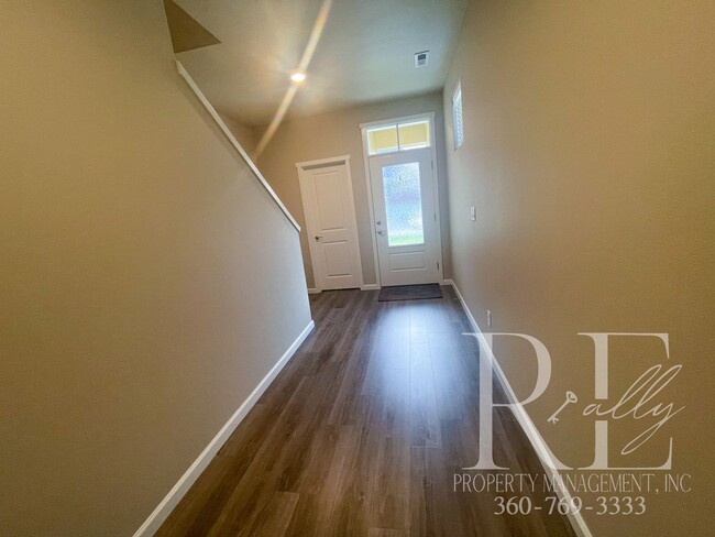 Building Photo - Spacious 4 Bedroom In Prime Location!
