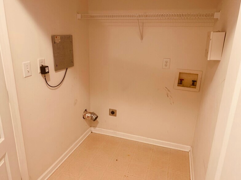 Building Photo - 7712 Autry Cir