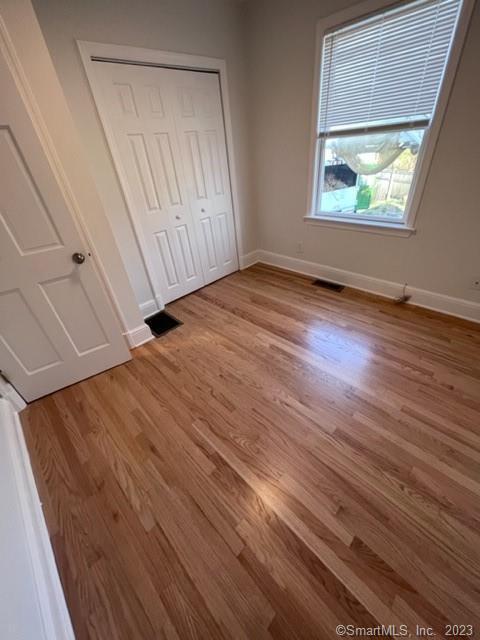 Building Photo - 274 Valley Rd