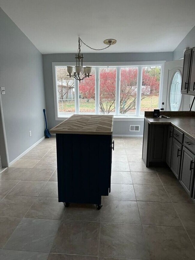 Building Photo - 27 Irene Blvd