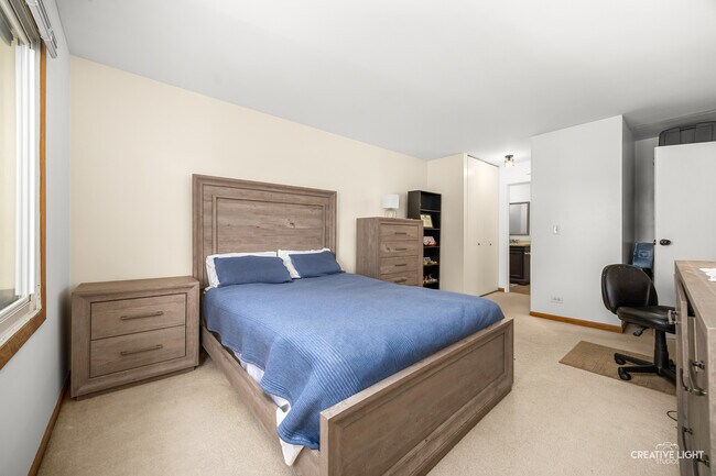 Building Photo - 2928 Roberts Dr