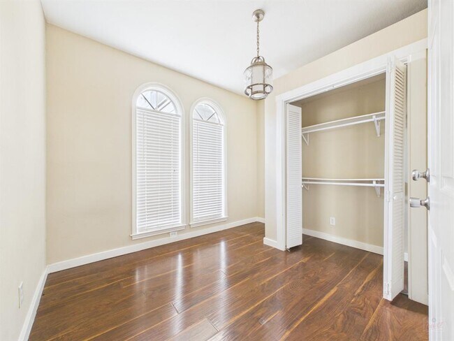 Building Photo - 2529 Rio Grande St