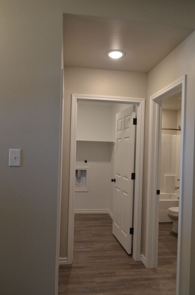 Building Photo - 1713 Castroville Trl