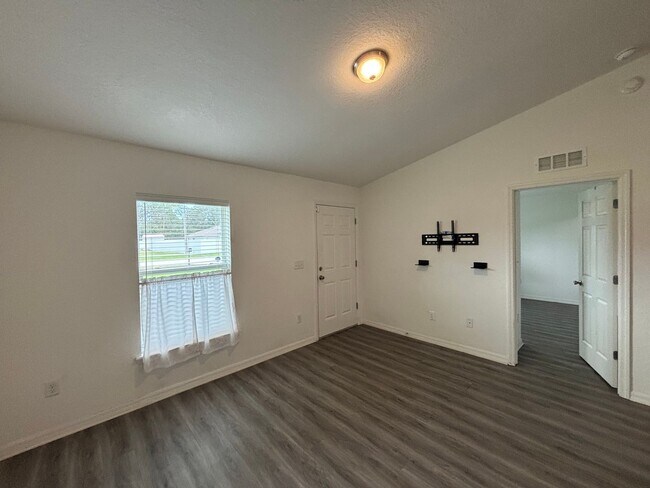 Building Photo - 103 Marion Oaks Dr