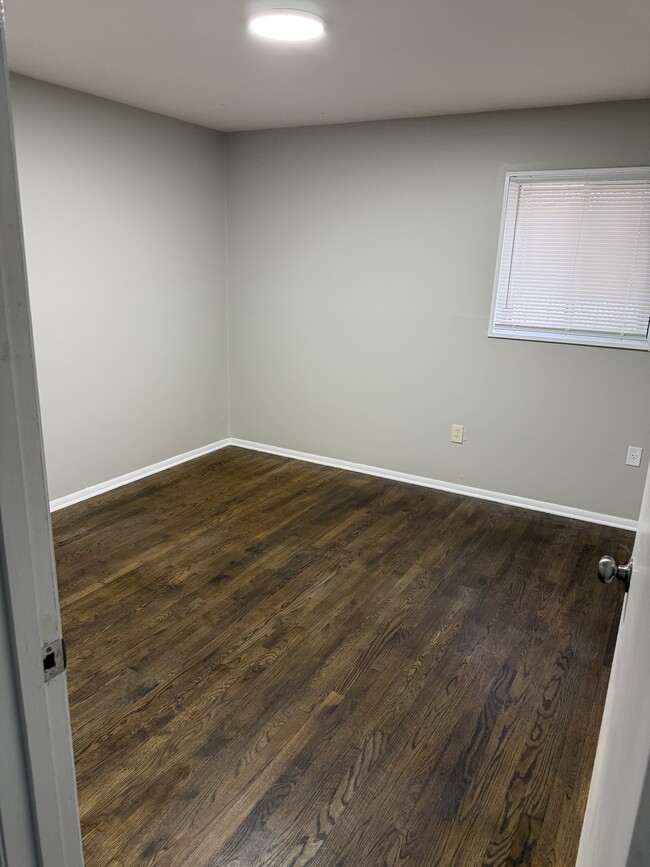 Building Photo - 194 E Biscayne Rd