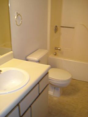 Building Photo - 3 Bed 2.5 Bath 2 Car Garage Split Duplex- Pets ok!