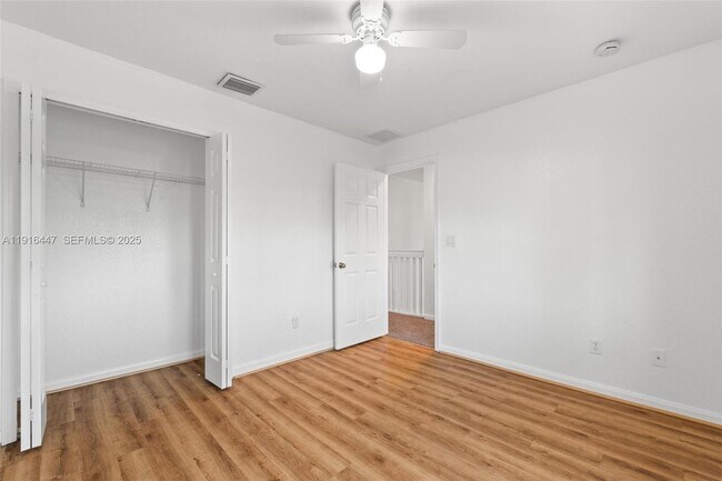 Building Photo - 1406 SE 26th Ct