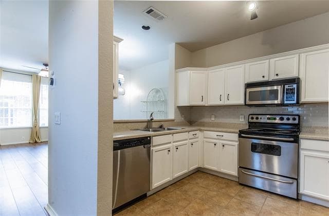 Building Photo - 2212 Canterbury Park Dr